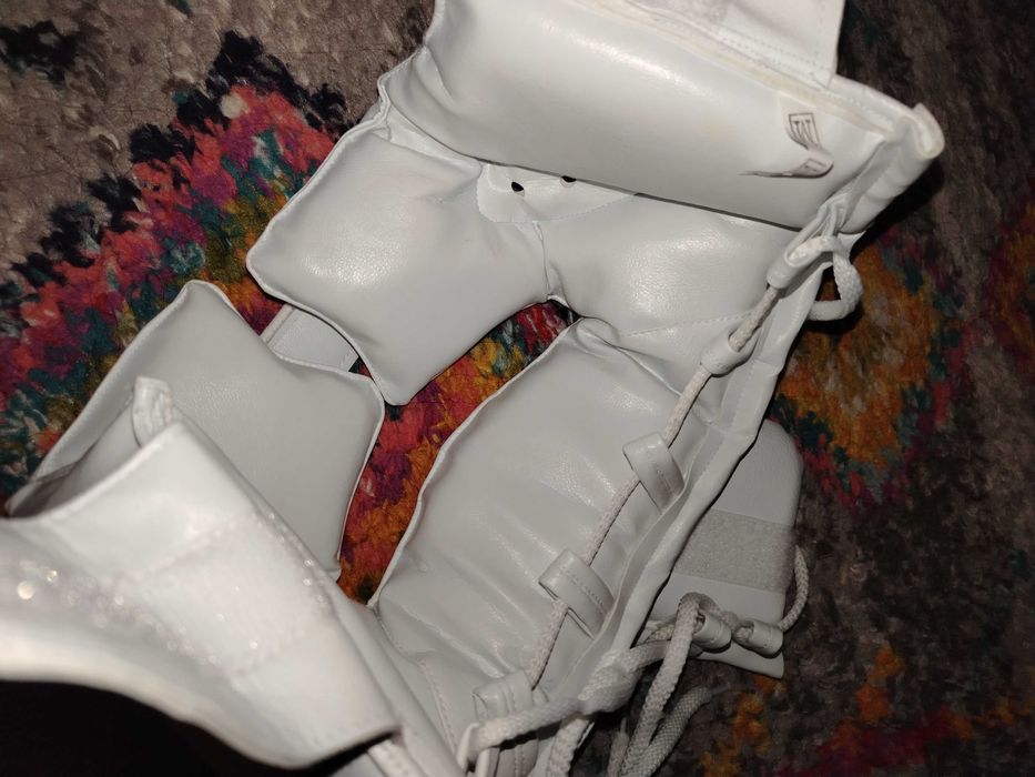 Каска за бойни изкуства/спорт