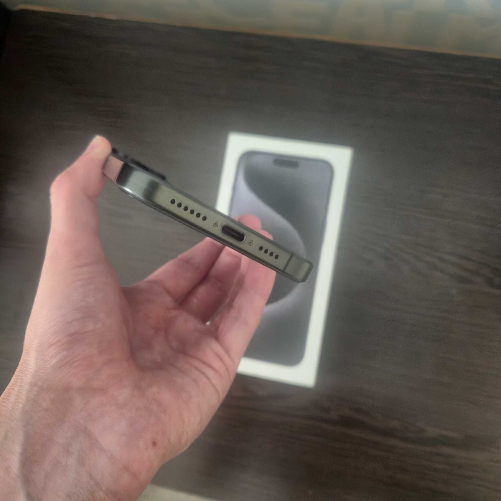 как новый в 100% идеальном состоянии IPhone 15 Pro Max 256 LLA