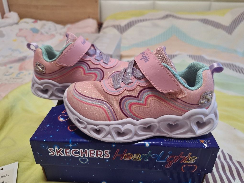 Обувки Skechers светещи номер 25