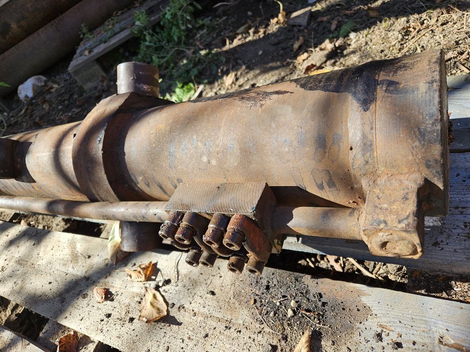 Vând cilindru hidraulic