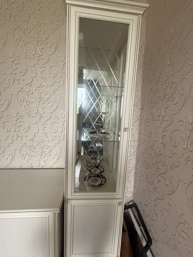 Продам горку в гостинную