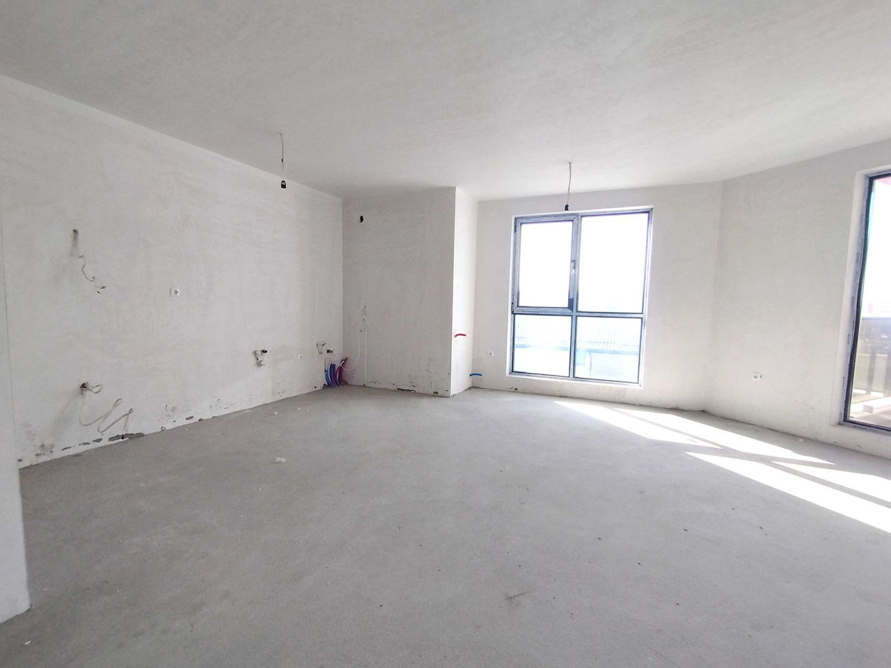 Продава се Двустаен апартамент в Перник, Изток - 81 кв.м за 1146 €/кв.м - Снимка #1