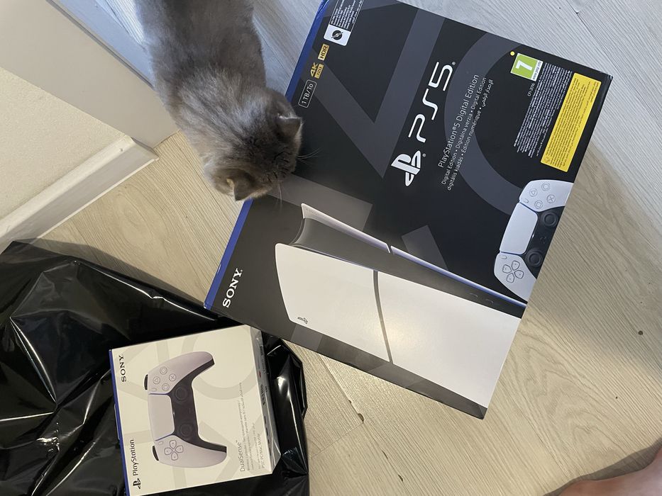 Продаю абсолютно новую playstation 5