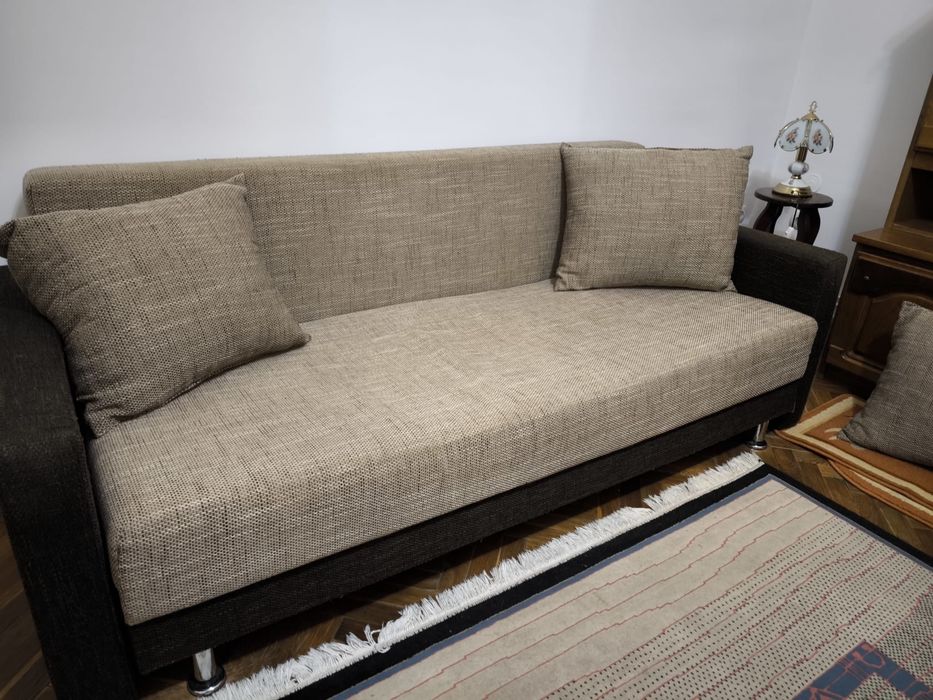 Canapea extensibila cu loc de depozitare