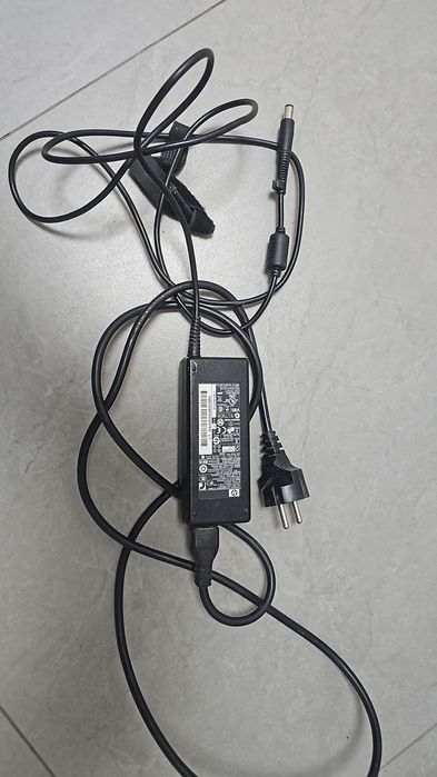Блок питания HP на 19 V.