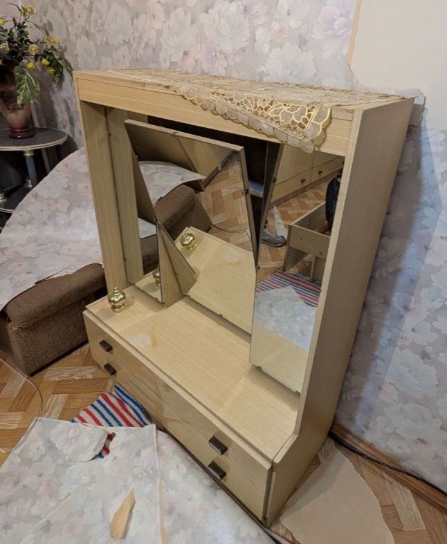 Продам двуспальная с камодом