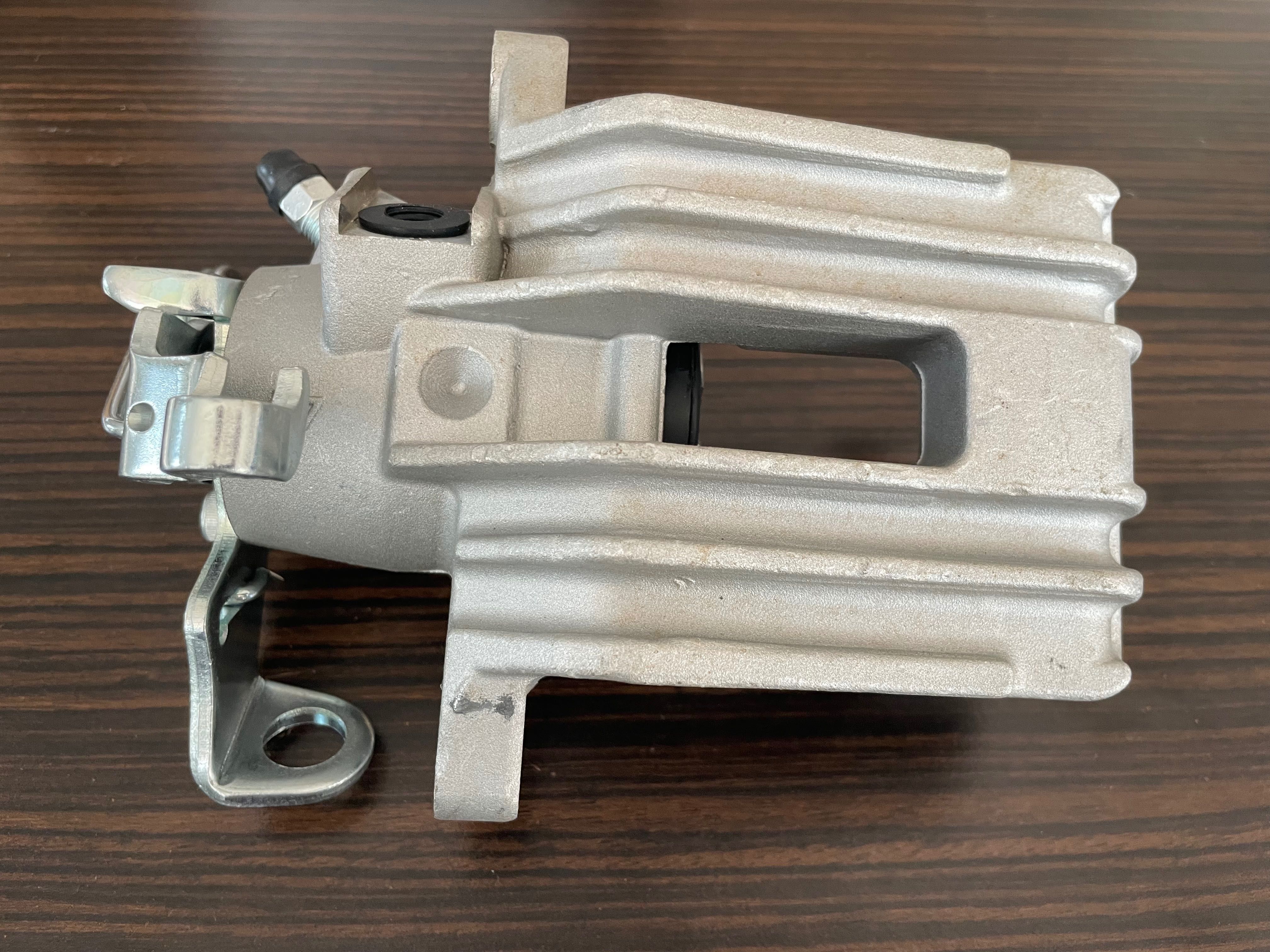 НОВИ Задни спирачни апарати Audi A3 Golf 4 Seat Leon Skoda Octavia