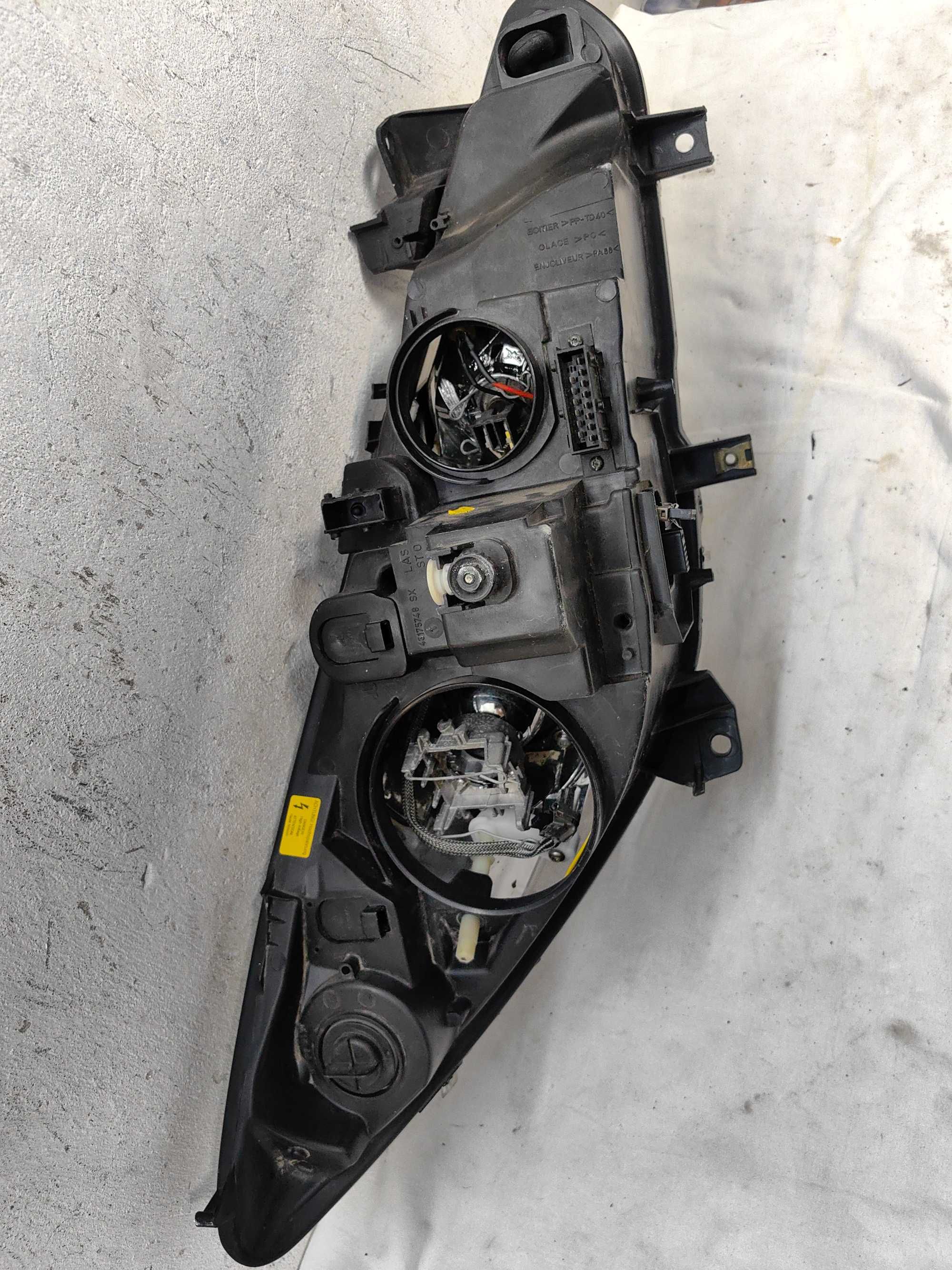 Оригинален фар Пежо 307  Peugeot 307 Face Xenon