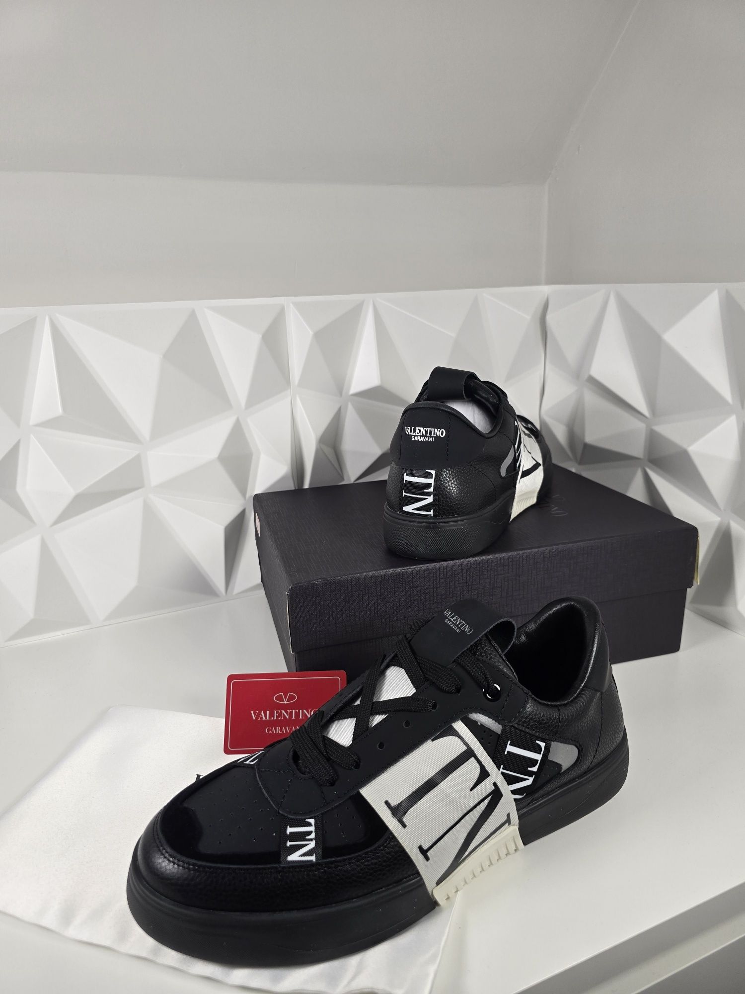 Мъжки обувки Valentino