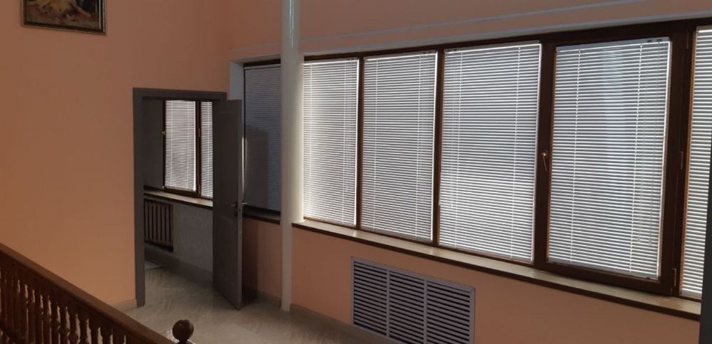 Лабзак сдаётся участок под жильё или же под офис 6 комнат! Бассейн