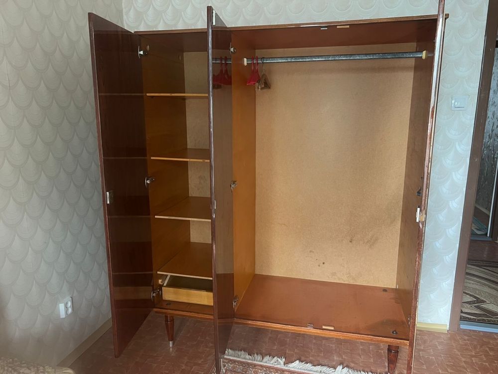 Шкаф распашной советский