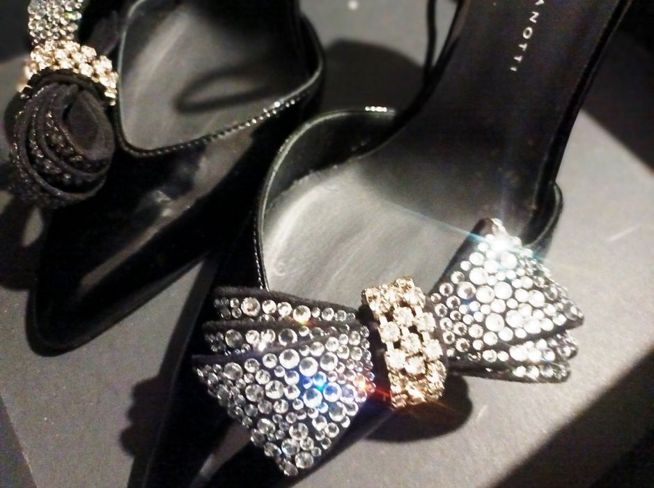 Pantofi femei Giuseppe Zanotti numărul 38 preț negociabil 4200 lei