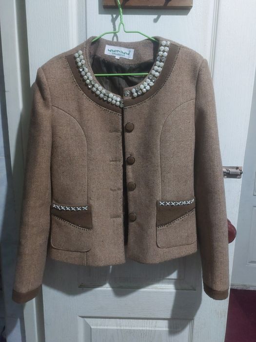 Troyka kastyum yubka va vechirni ko'ylak toshlari svarovski