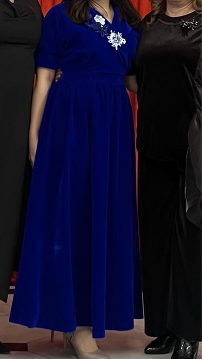 Бархатное синее платье