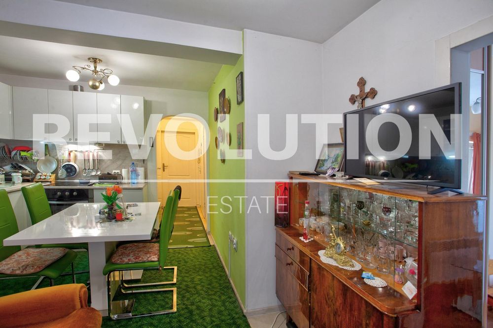 Дава се под наем Двустаен апартамент в Варна, Колхозен пазар - 45 кв.м за 300 € - Снимка #3