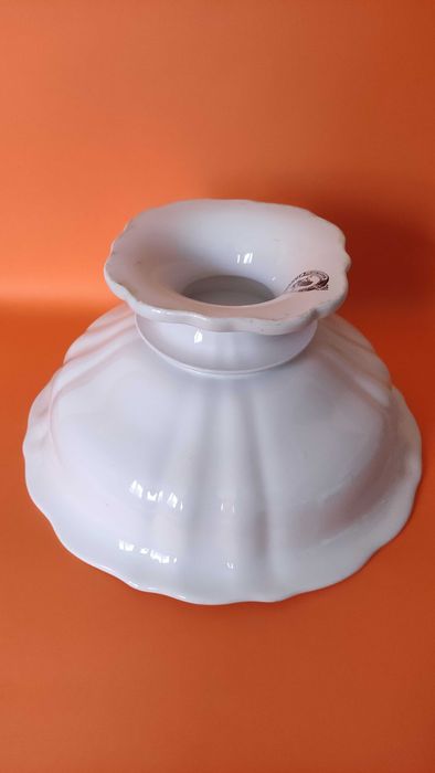 Порцеланова фруктиера със столче