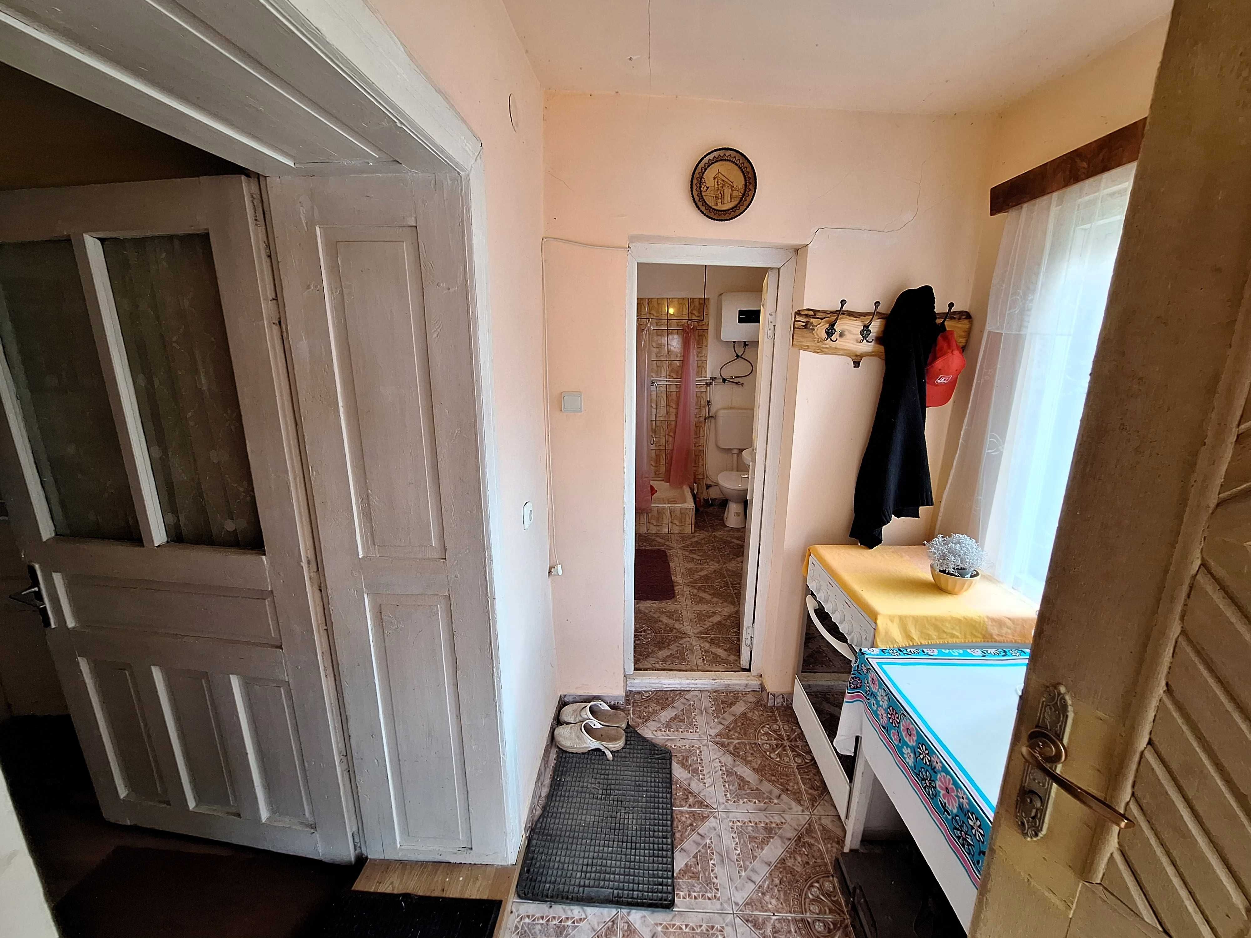 Casa de vanzare la tara