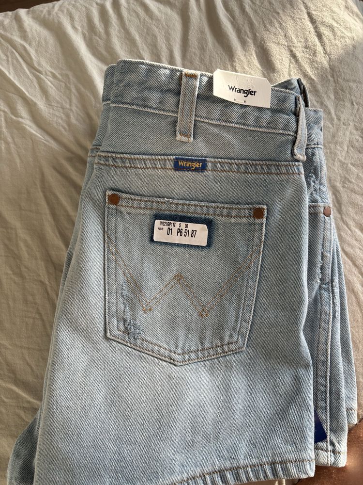 Нови къси панталони wrangler S, M