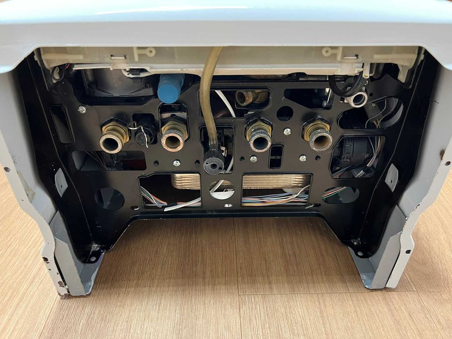 Vand centrala termica pe gaz Saunier Duval functionala si completa