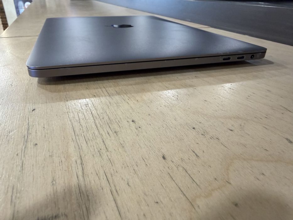 Macbook Pro 13inch 2020g.