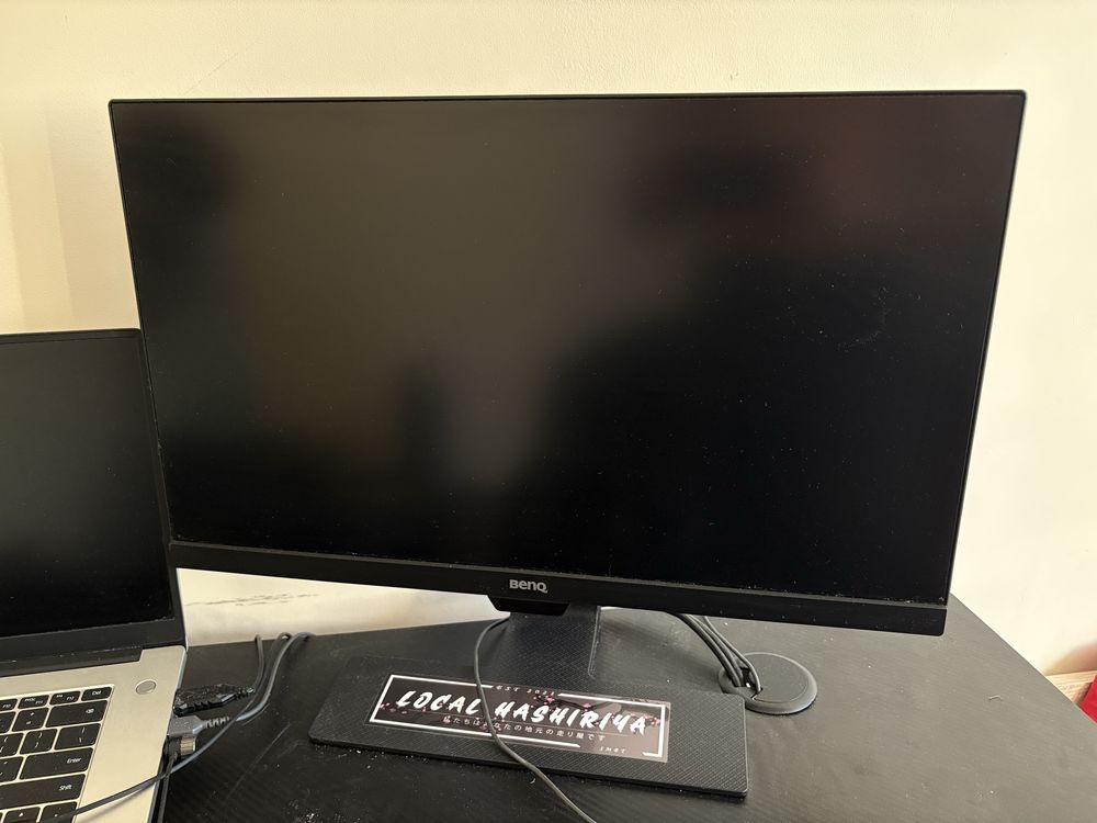 Монитор BenQ тънка рамка