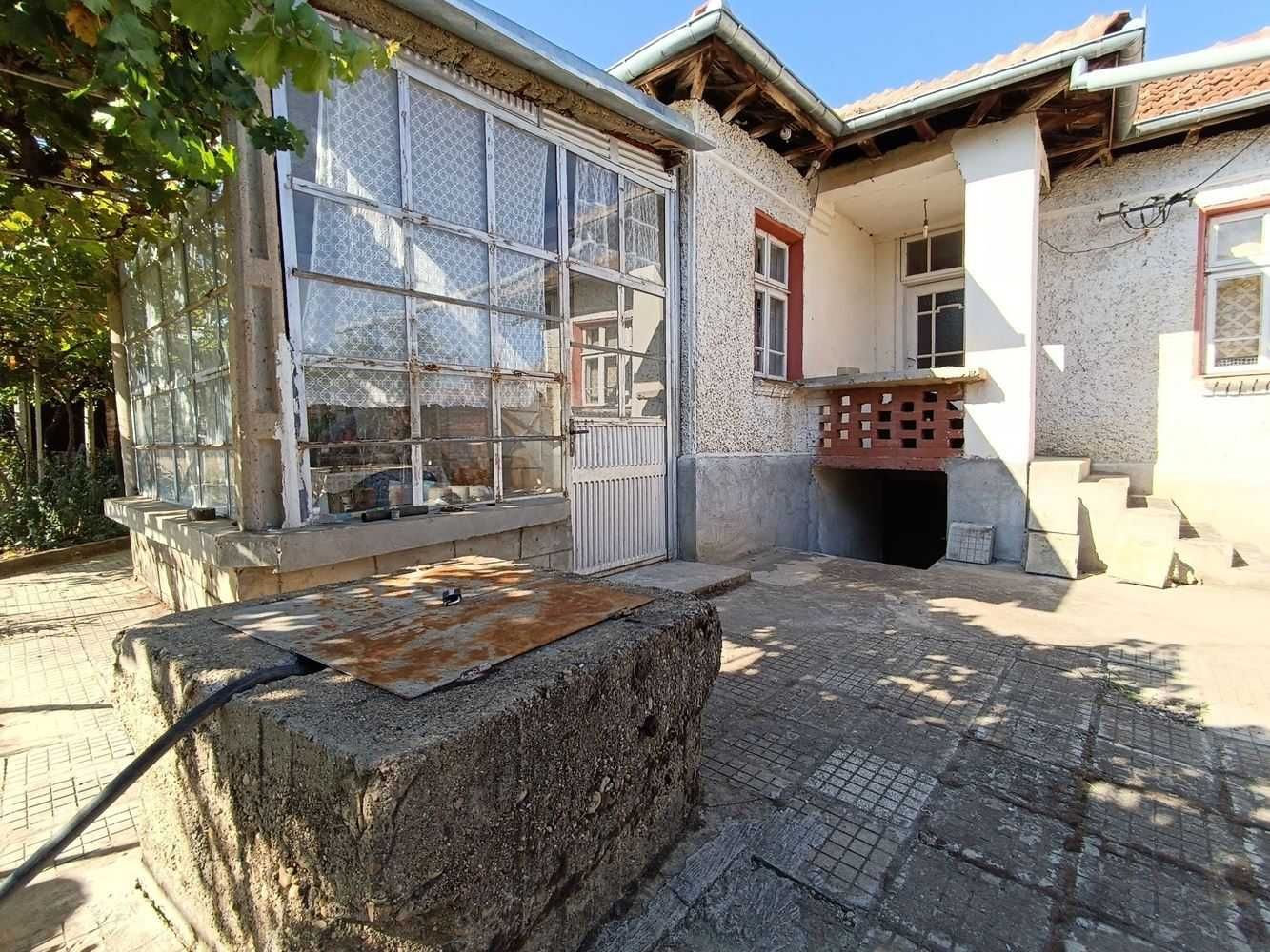 Двуетажна къща в село Върбица