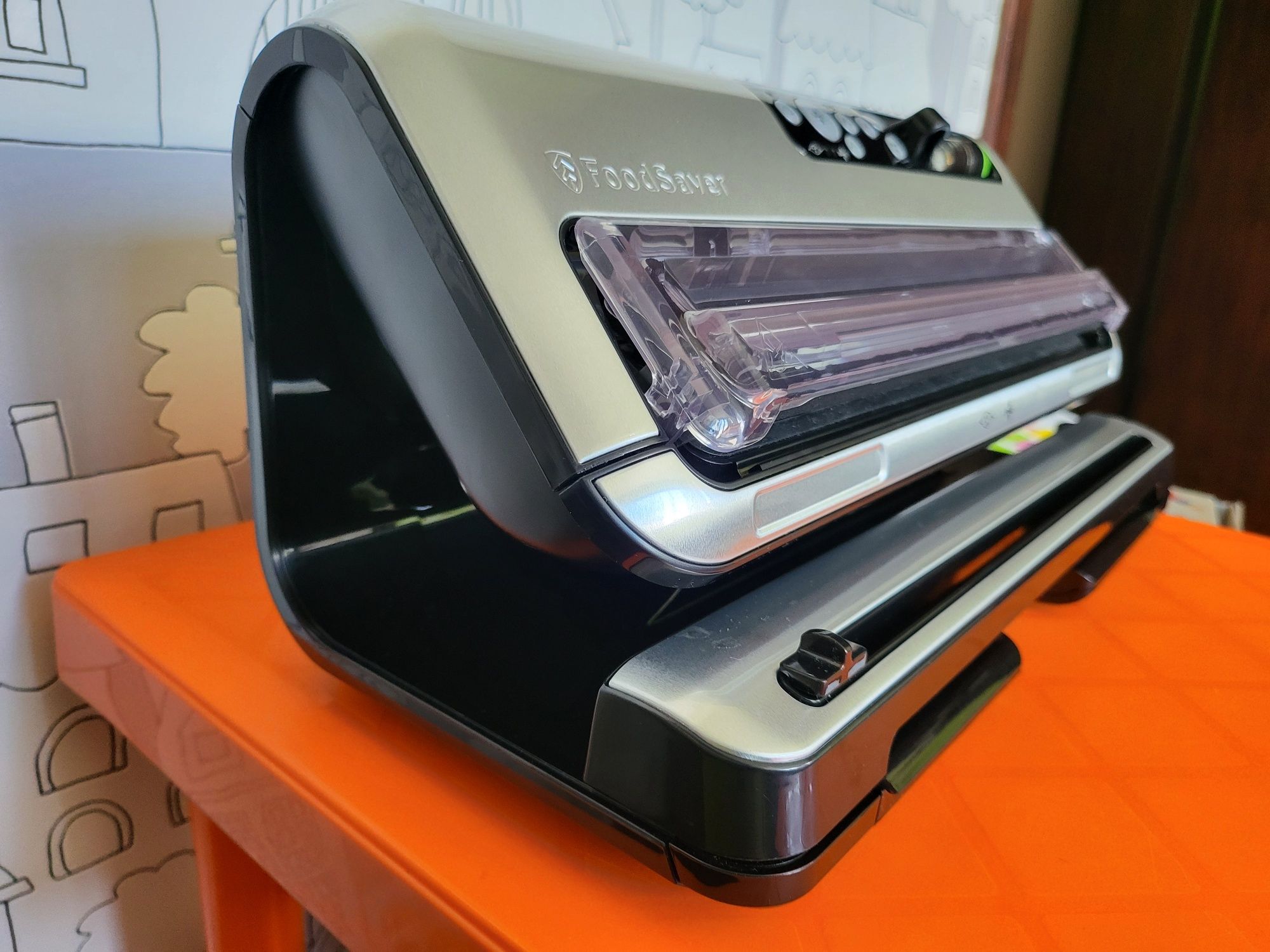Уред за вакуумиране на храна FoodSaver FFS006X