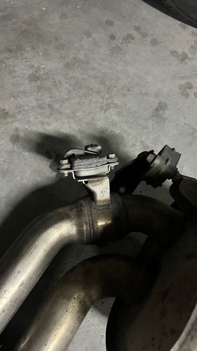 Продавам задна гърне за BMW F30