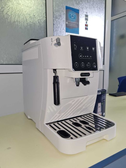 Кафемашина DeLonghi  нова