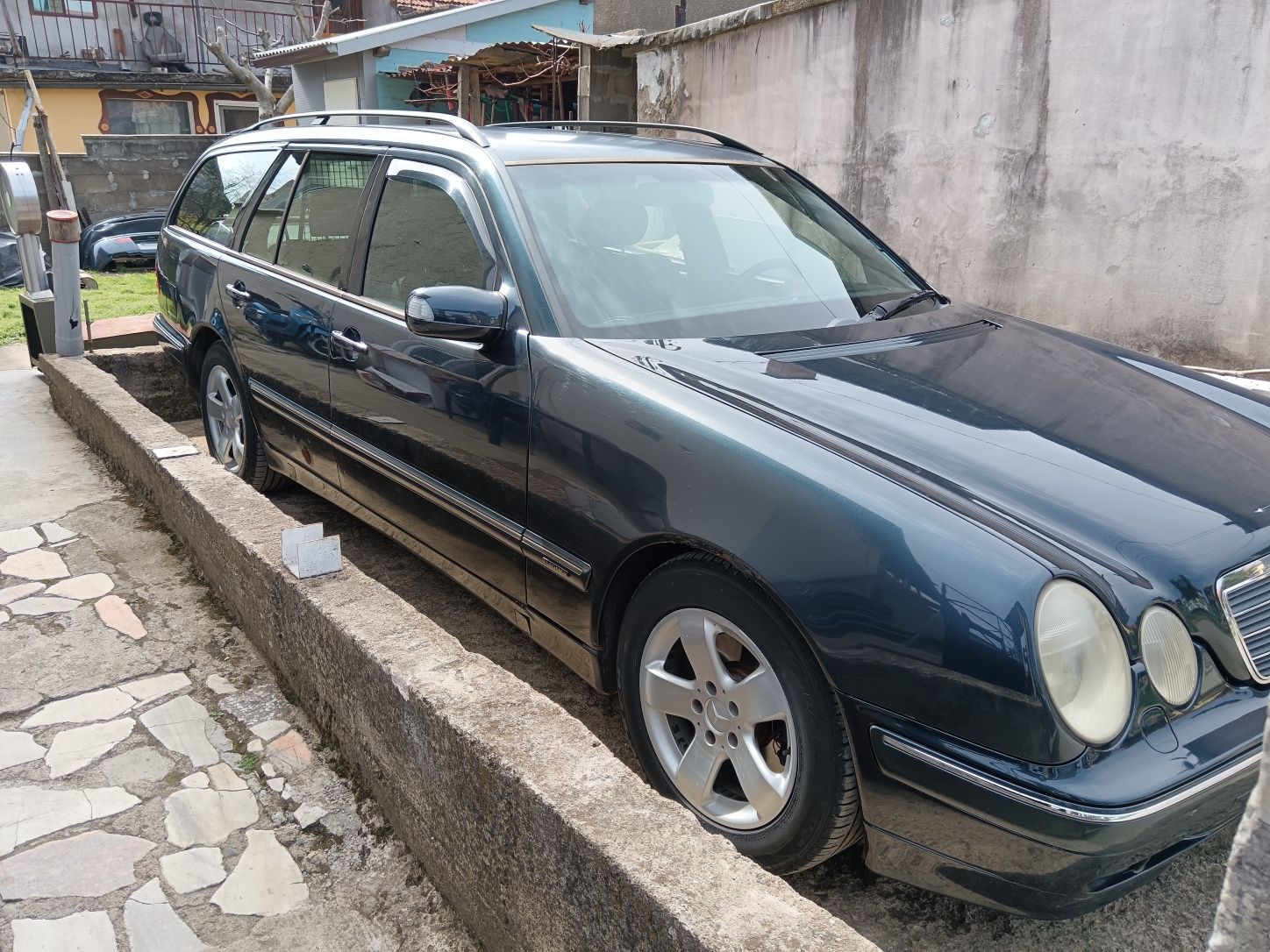 Продавам Mercedes-Benz E270 Cdi 2001