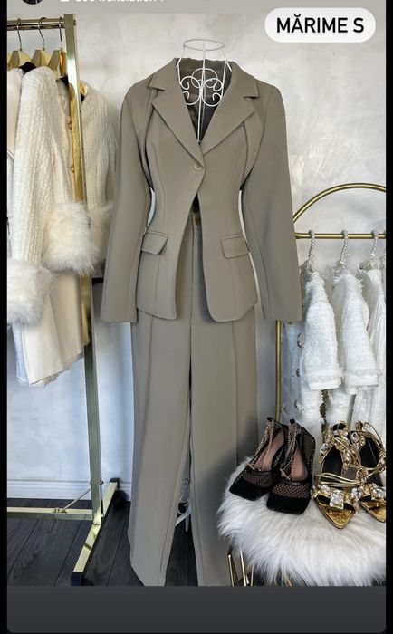 Vand costum din matase!