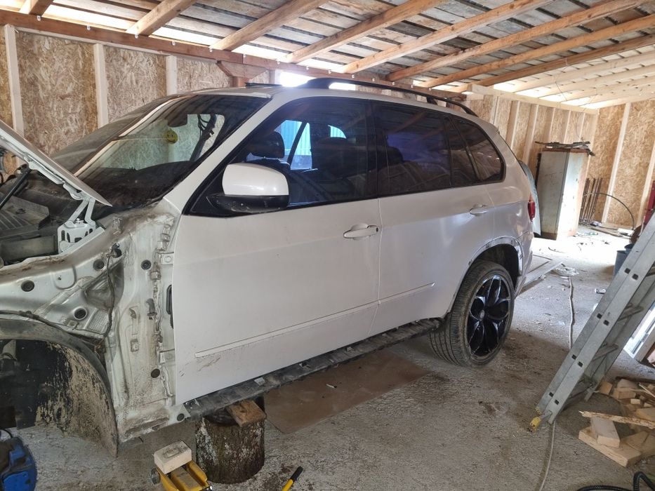 Dezmembrez bmw x5 e70 3.0d 235 cp