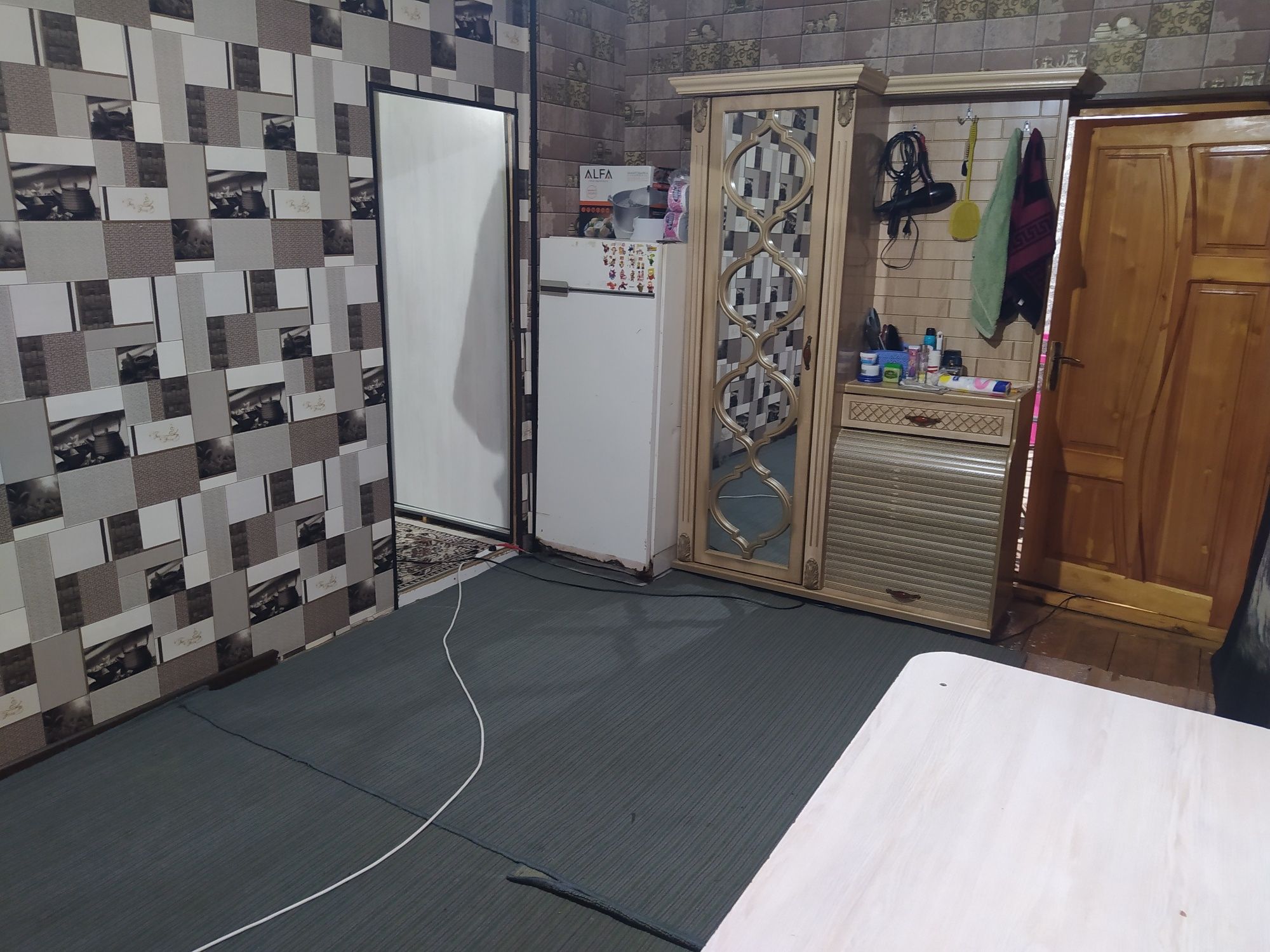 4 sothli hovlili uy sotiladi