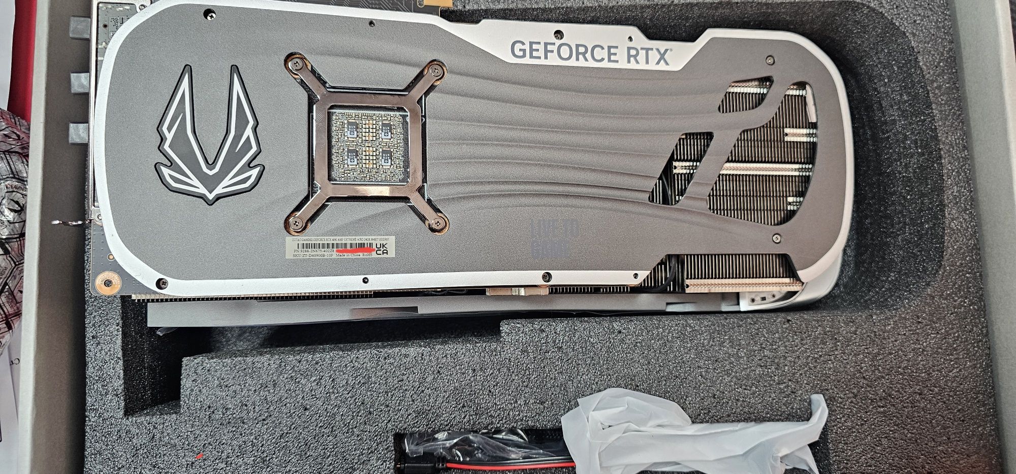 ZOTAC GAMING GeForce RTX 4090 AMP Extreme AIRO | ZT-D40900B-10P