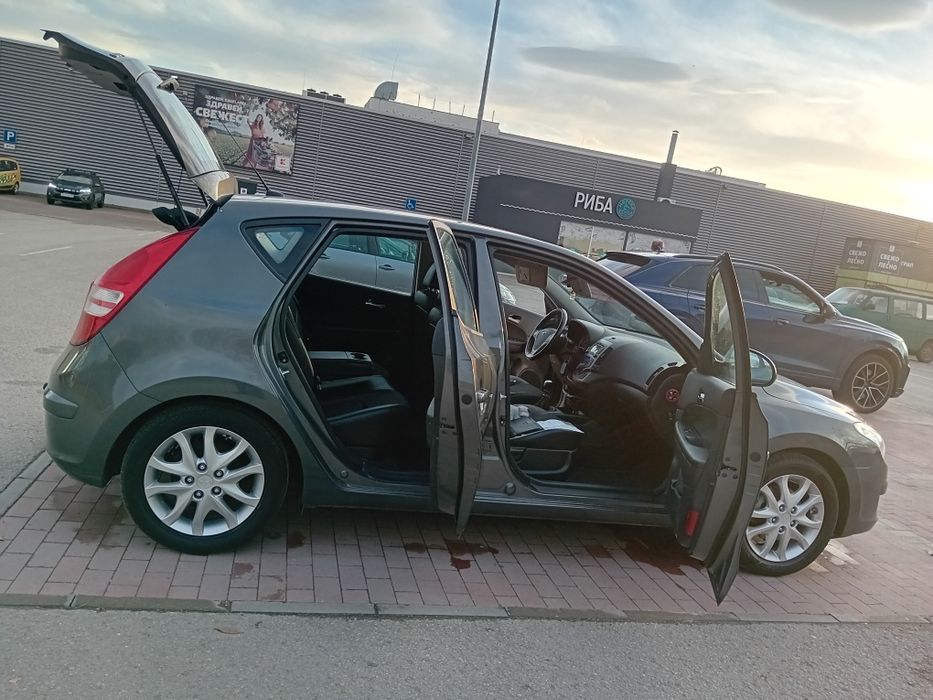 Hyundai i30 1.6i EXCLUSIVE PACK!!