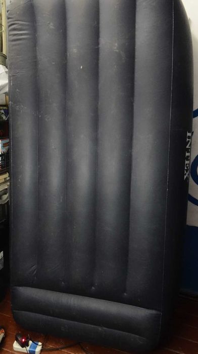 матрас Intex  со встроенным электронасосом