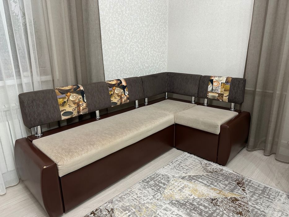 Угловой диван на кухню