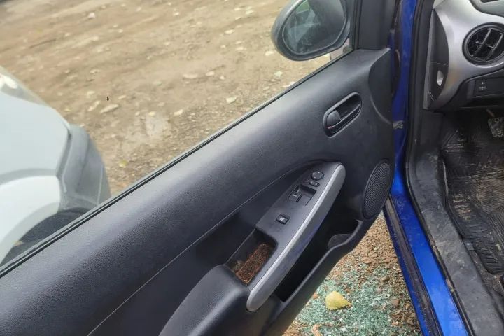 cutie de viteze manuala 5+1 trepte kit ambreiaj pornire volanta ansamblu stergatoare planetara stanga dreapta Mazda 2 DE 2008 motor 1.3 benzina  ZJ