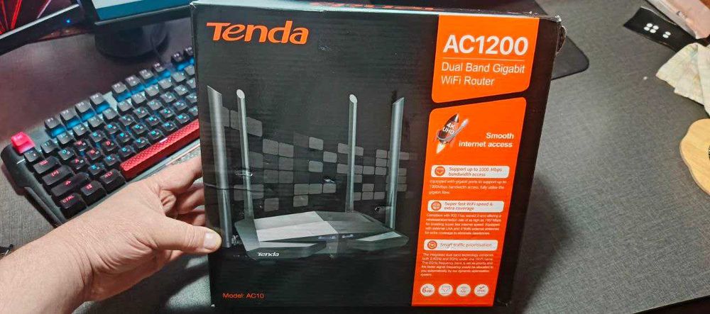 Продам гигабитный 2х диапазонный роутер Tenda AC10 /2.4 ГГц и 5 ГГц