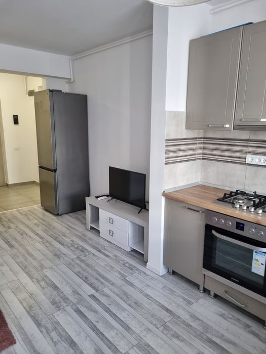 Inchiriez apartament