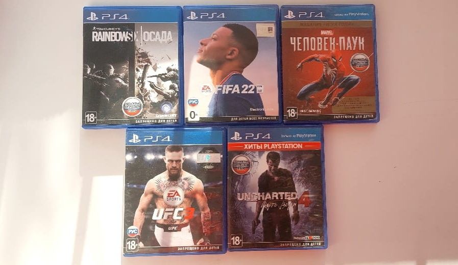 Playstation 4 pro 1 tb + 2 геймпада + 14 игр