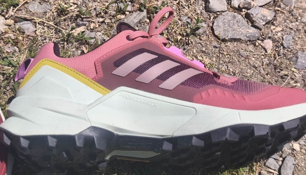 Туристически Adidas Terrex swift R3 Gore Tex (42) нови. Унисекс.