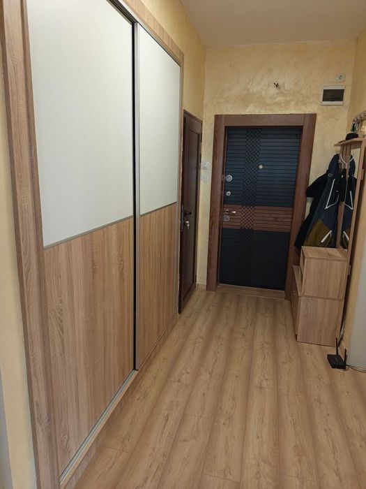 Продава четиристаен апартамент в района на Пазара, гр. Казанлък