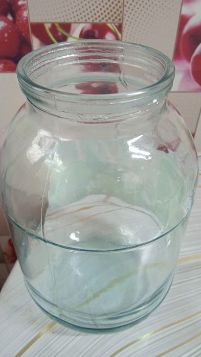 Продам банки 2 л