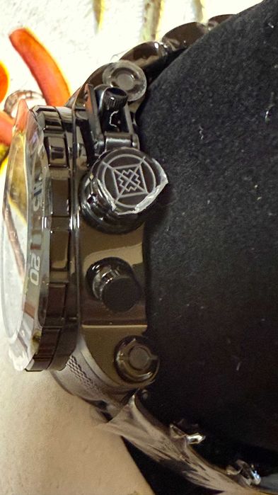 Ceas Invicta Coalition Forces nou la cutie cu tiple pe el