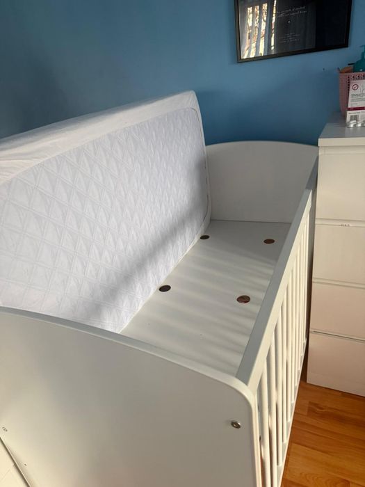 Pătuț din lemn pentru bebe