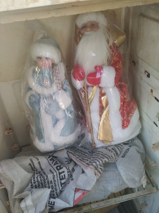Игрушки Дед мороз и Снегурочка