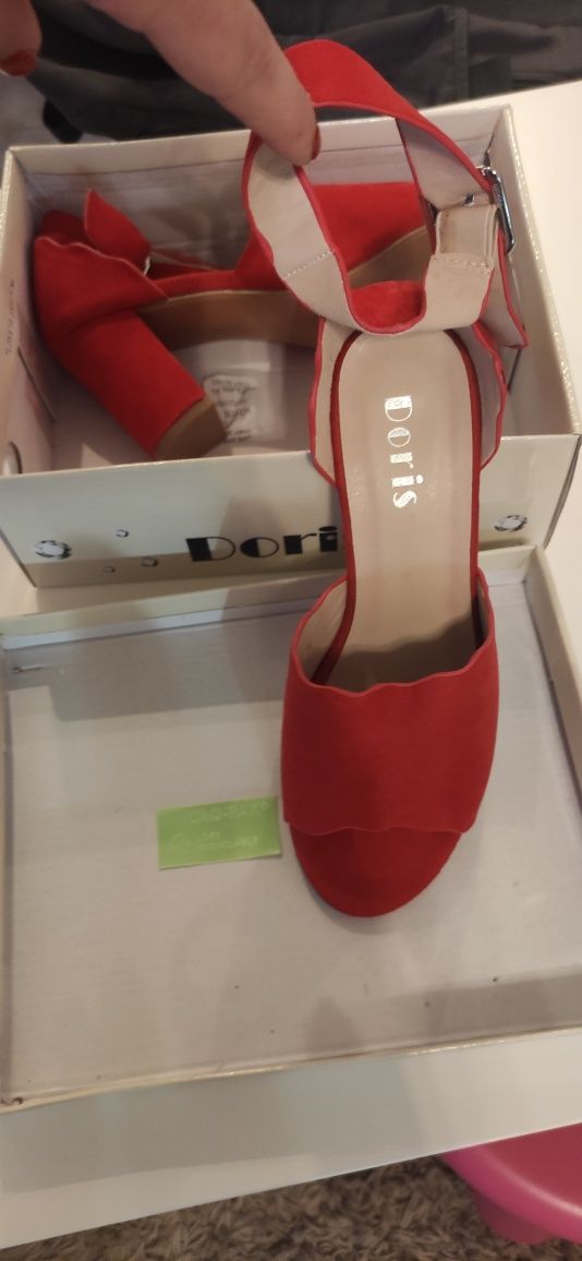Дамски червени обувки Doris