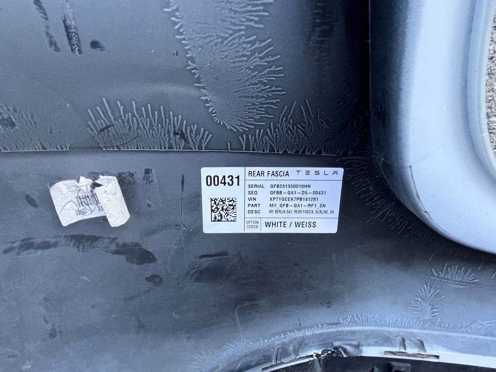 Tesla Model Y REAR FASCIA Задна броня и престилка § Lower wing bracket