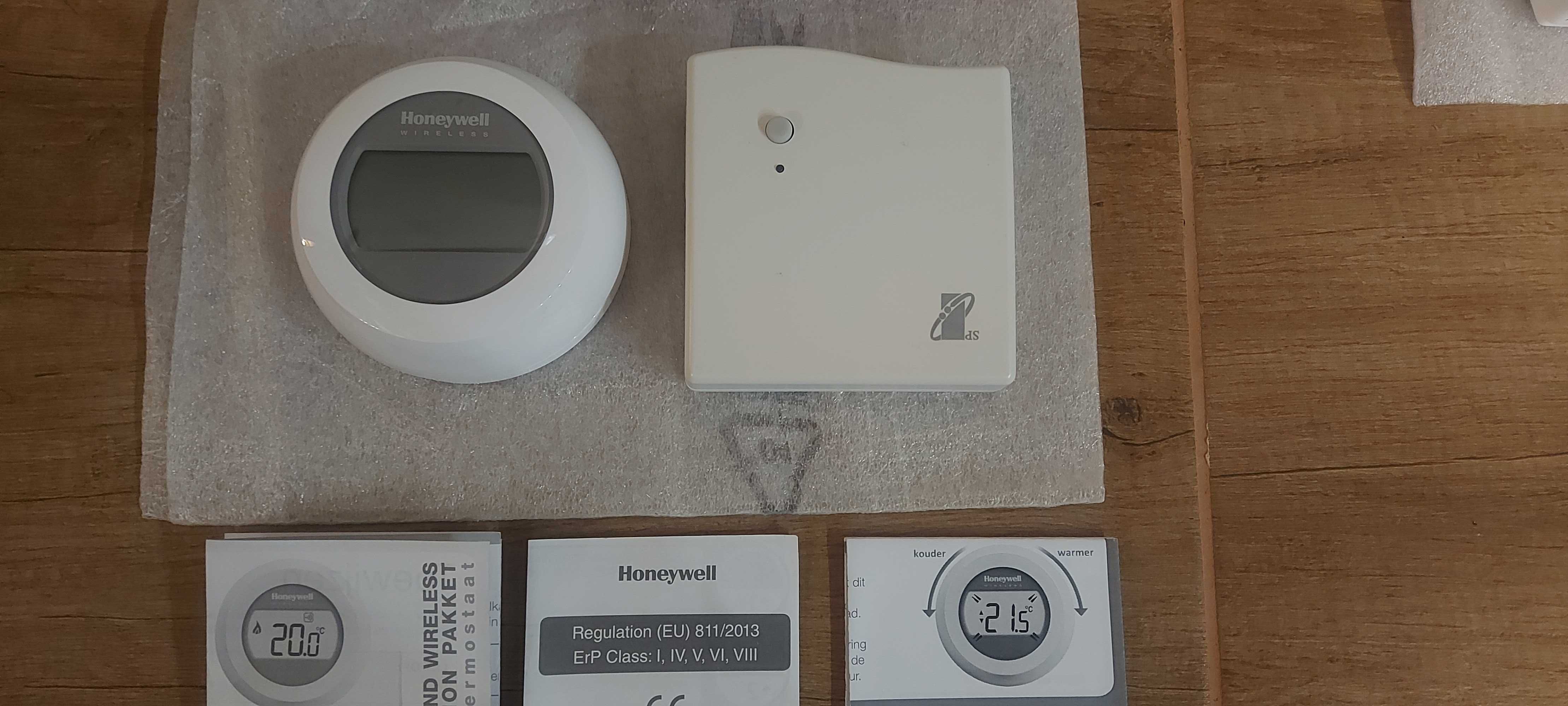 Термостат Smart Honeywell Y87RFC, Wireless, Gateway, 5-35°C, LCD